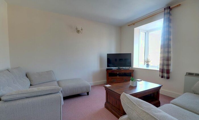 2 Bedroom Flat To Rent In High Street, Twerton, Bath, BA2