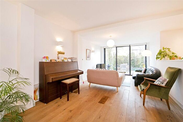 2 Bedroom Apartment To Rent In Highbury Hill, Highbury, London, N5