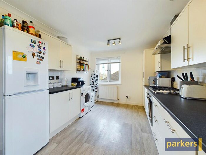 2 Bedroom Apartment For Sale In The Causeway, Caversham, Reading, Berkshire, RG4