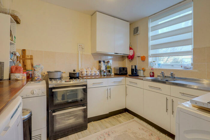 3 Bedroom Flat To Rent In The Renown, Southend-on-sea, SS3