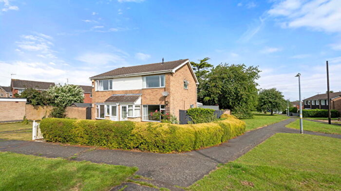 3 Bedroom Semi-Detached House For Sale In Hebden Walk In Grantham, NG31