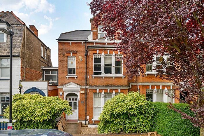 2 Bedroom Apartment For Sale In Muswell Avenue, London, N10