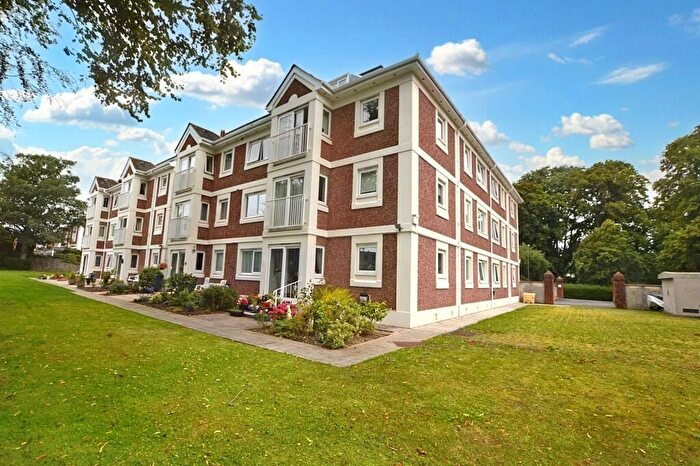 1 Bedroom Flat For Sale In Castle Court, Cary Park, St. Marychurch, Torquay, TQ1
