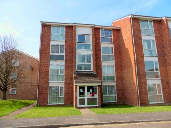 1 Bedroom Flat To Rent In Dellow Close, Ilford, IG2