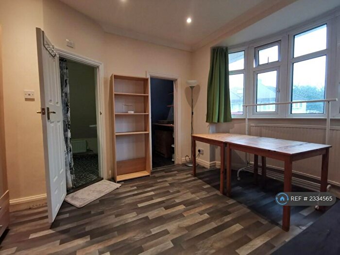 Studio To Rent In Kingsbury, London, NW9