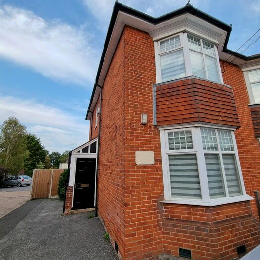 3 Bedroom Semi-Detached House To Rent In Kings Road, Fleet, GU51
