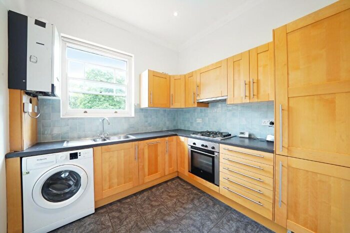 2 Bedroom Flat To Rent In Manor Park, London, SE13