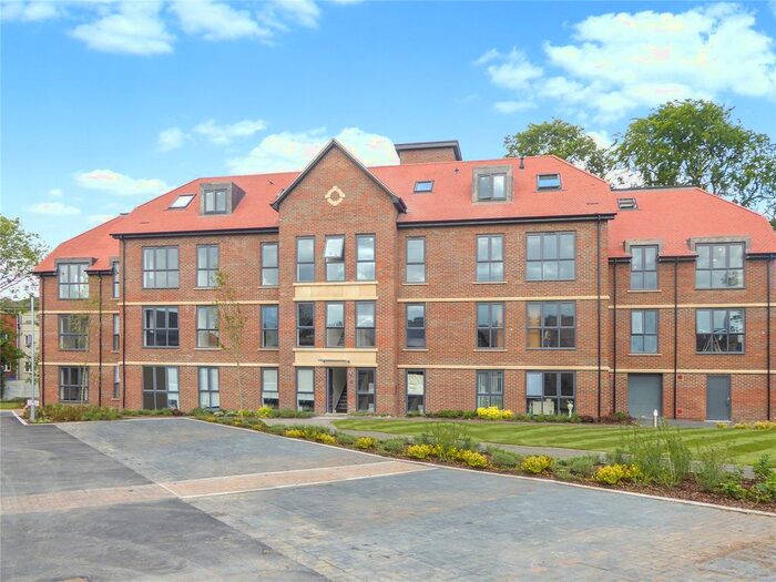 2 Bedroom Flat To Rent In York House, Dunstable, Bedfordshire LU6