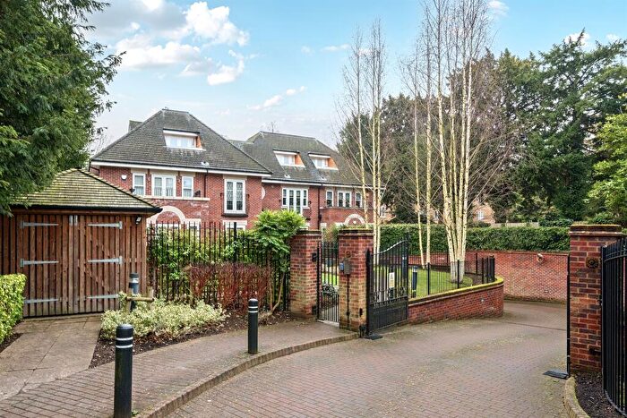 2 Bedroom Flat For Sale In Village Road, Enfield, EN1