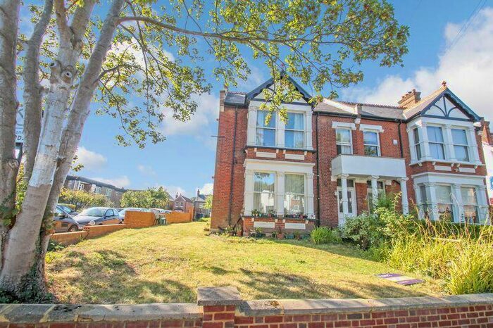 Flat To Rent In Nower Hill, Pinner, Middlesex, HA5