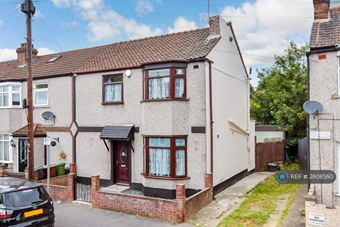 4 Bedroom Terraced House To Rent In Heath Road, Romford, RM6