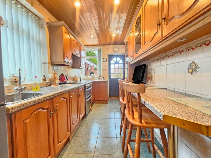 3 Bedroom Semi-Detached House For Sale In Penrhyn Avenue, Alkrington, Manchester, M24