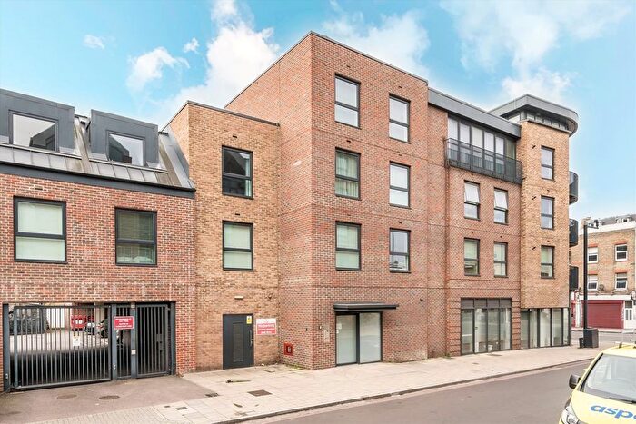 1 Bedroom Flat For Sale In Trevelyan Road, Tooting, SW17