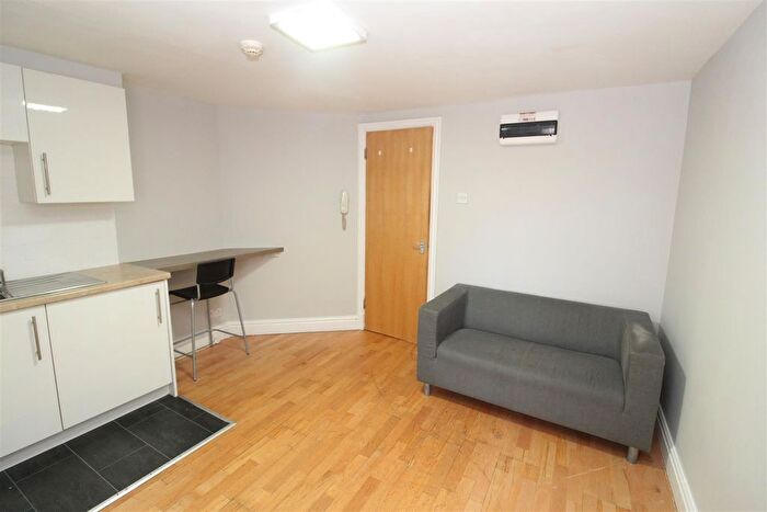 1 Bedroom Flat To Rent In Whitchurch Road, Cardiff, CF14