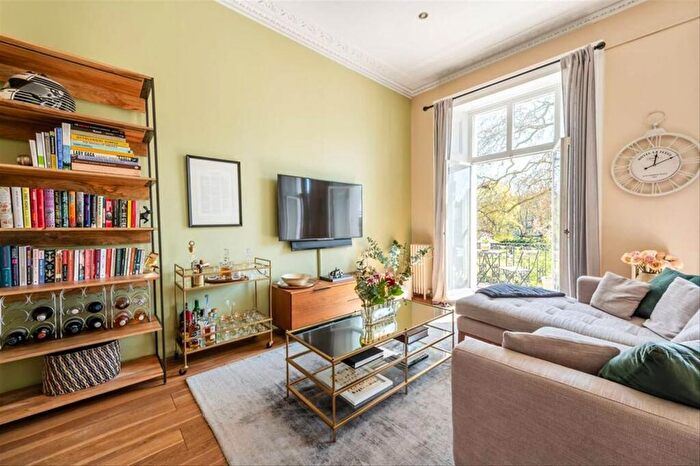 1 Bedroom Flat To Rent In Royal Crescent, Holland Park, W11