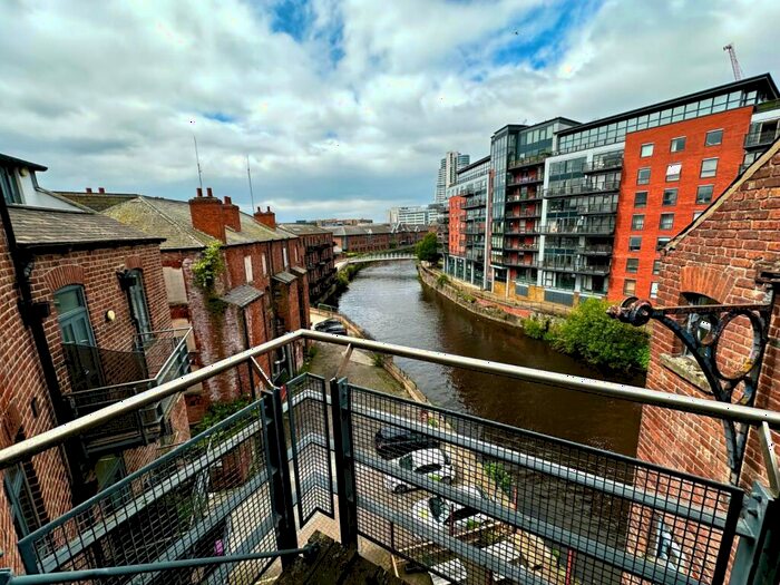 2 Bedroom Flat To Rent In Bridge Lofts, Leeds, West Yorkshire, LS1