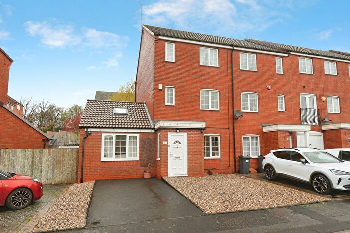 4 Bedroom End Terrace House For Sale In Elm Drive, Birmingham, B31
