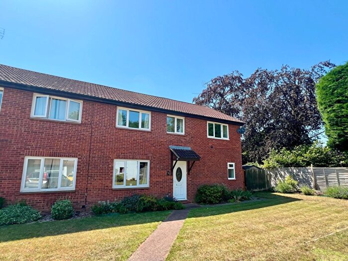 4 Bedroom Semi Detached House For Sale In Scott Close, Taunton, TA2