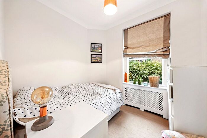 2 Bedroom Flat For Sale In Albert Mansions, Albert Bridge Road, London, SW11
