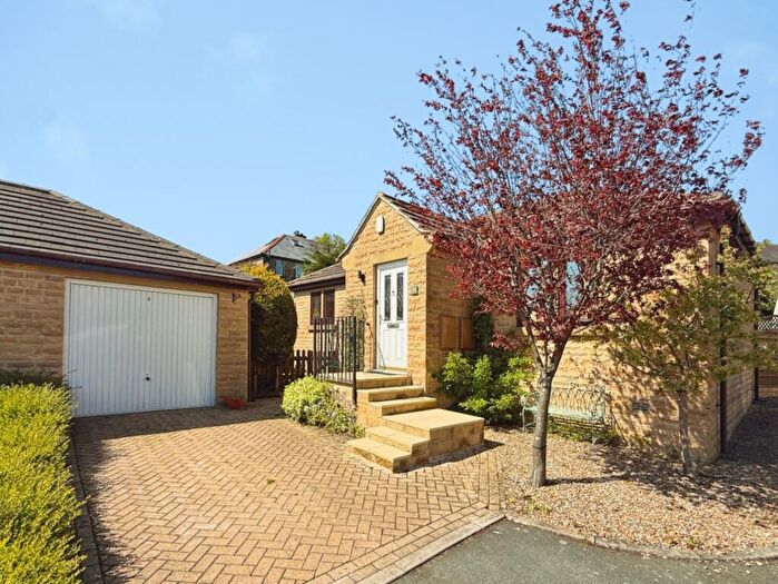 2 Bedroom Detached Bungalow For Sale In Sherwood Close, Eldwick, United Kingdom, BD16