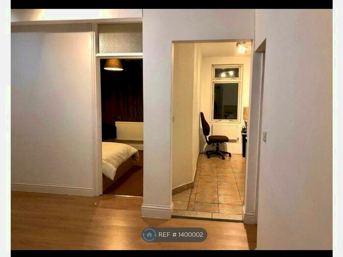 1 Bedroom Flat To Rent In Heathway, Dagenham, RM9