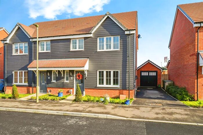 3 Bedroom Semi Detached House For Sale In The Elms, Wantage, OX12