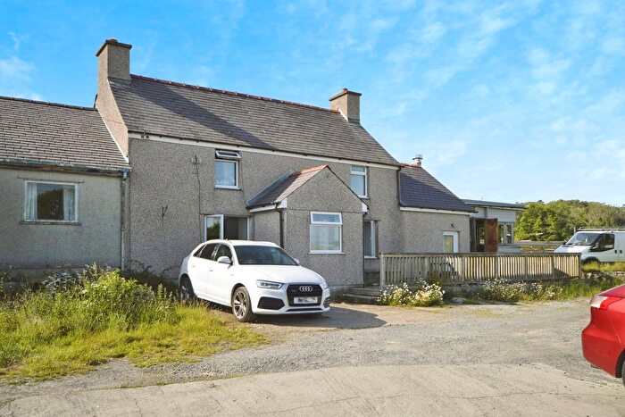 5 Bedroom Semi-Detached House For Sale In Tyn-Y-Gongl, LL74