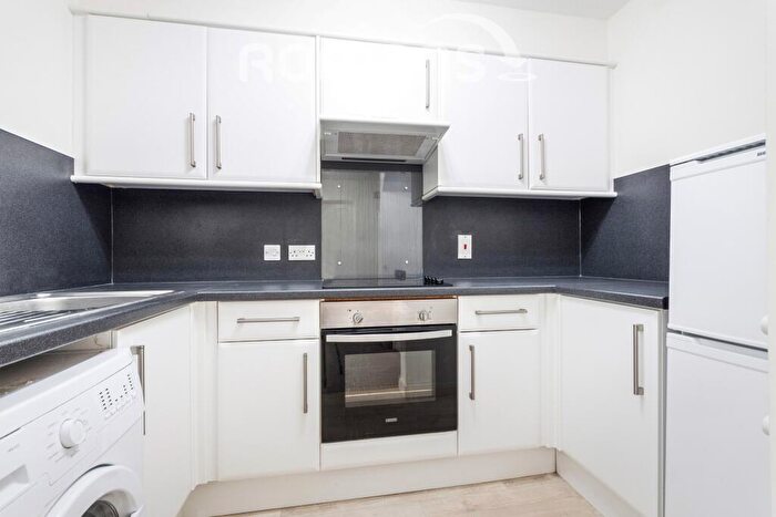 2 Bedroom House To Rent In Orchard Close, Wokingham, RG40