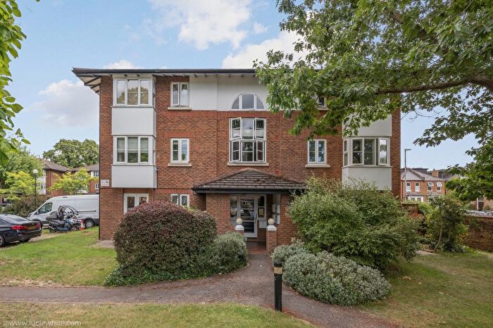 1 Bedroom Flat To Rent In Kingsworthy Close, Kingston Upon Thames, KT1