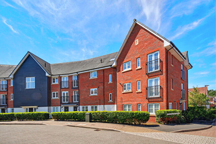 2 Bedroom Flat For Sale In Fulmar Crescent, Bracknell, RG12