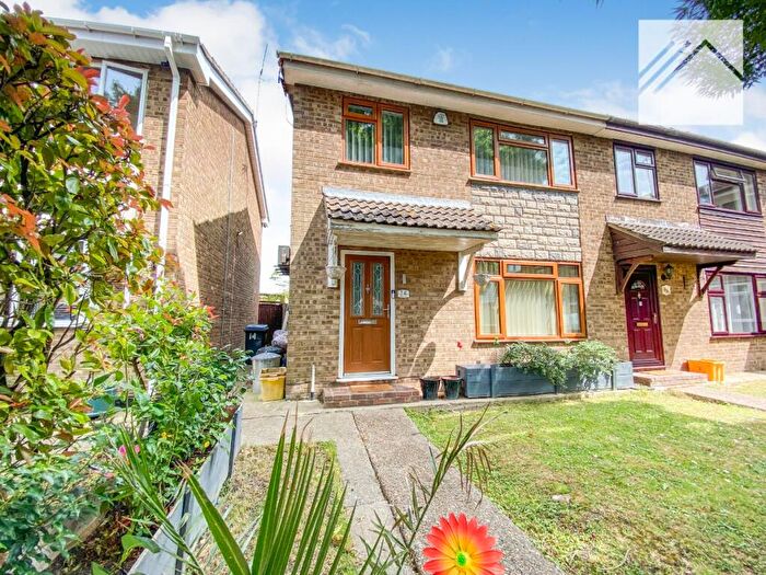 3 Bedroom Semi-Detached House For Sale In Devon Way, Canvey Island, SS8