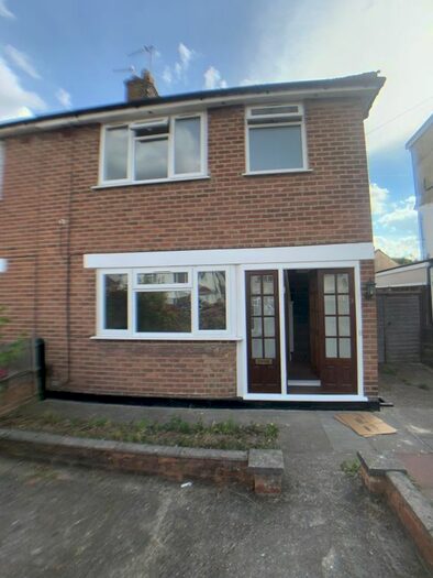 3 Bedroom Semi-Detached House To Rent In Spencer Avenue, Hayes, UB4
