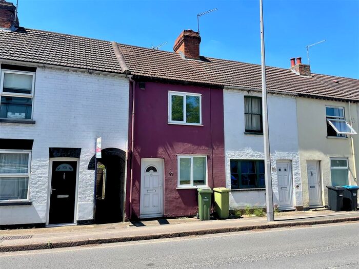 2 Bedroom Terraced House To Rent In Victoria Road, Bletchley, Milton Keynes, MK2