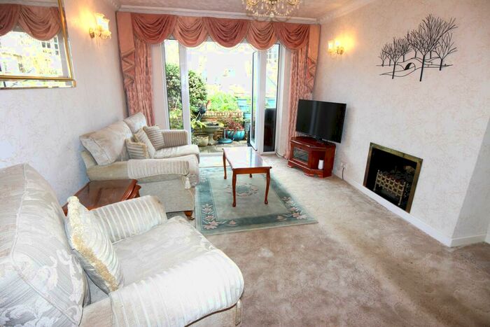 2 Bedroom Semi-Detached Bungalow For Sale In Western Road, Nazeing, EN9