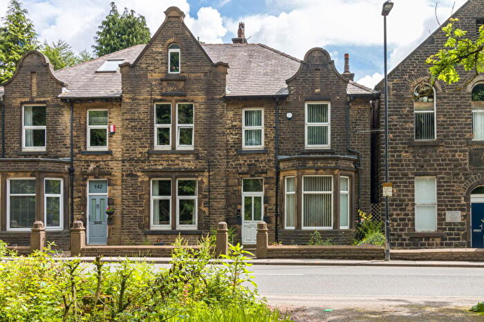 4 Bedroom Semi-Detached House For Sale In High Street, Uppermill, Saddleworth, OL3
