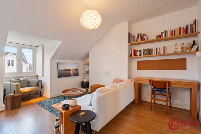 1 Bedroom Flat For Sale In Ferme Park Road, London, N8