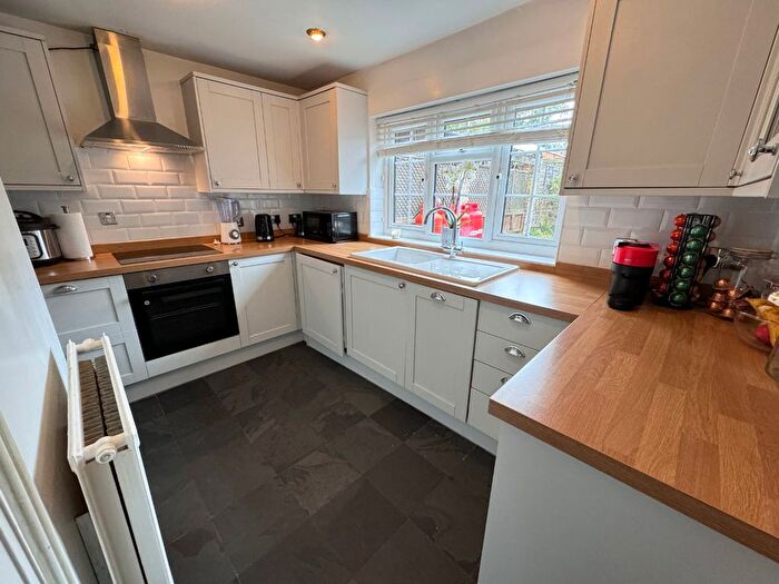 2 Bedroom End Of Terrace House For Sale In Church Road, Streatley, Luton, LU3