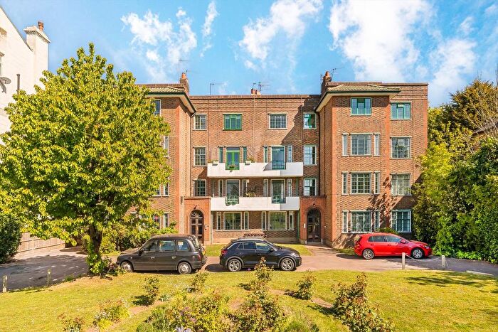 3 Bedroom Flat To Rent In Streatham Common North, Streatham, SW16