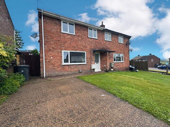 3 Bedroom Semi-Detached House To Rent In North Side, New Tupton, Chesterfield, S42