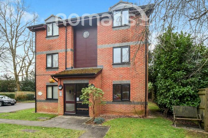 1 Bedroom Apartment To Rent In Laurel Court, RG12