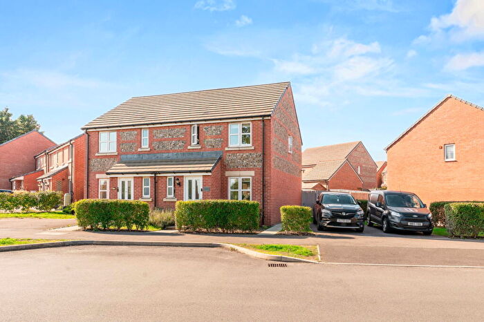 3 Bedroom Semi-Detached House For Sale In Coberley Drive, Salisbury, SP2
