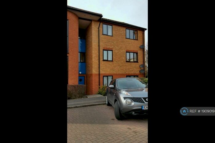 2 Bedroom Flat To Rent In Marigold Place, Harlow, CM17