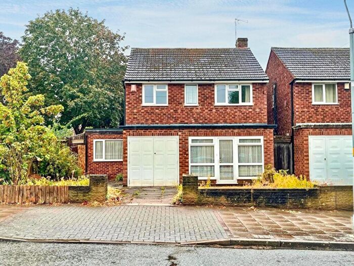 3 Bedroom Detached House For Sale In Pitts Farm Road, Erdington, Birmingham, B24