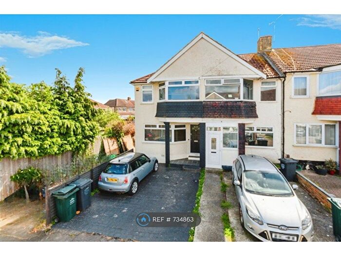 3 Bedroom Semi-Detached House To Rent In Kingswood Close, Dartford, DA1