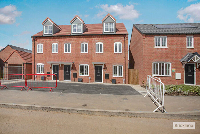 3 Bedroom Semi-Detached House To Rent In Nero Avenue, Nuneaton, CV11