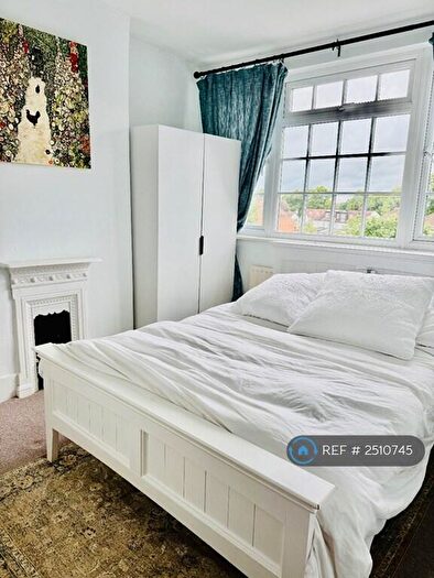 1 Bedroom Flat To Rent In Evell Road, London, KT6