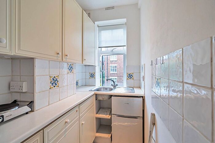 Studio To Rent In Belsize Grove, Belsize Park, London, NW3