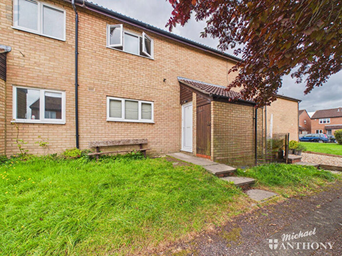 1 Bedroom Maisonette For Sale In Orwell Drive, Aylesbury, HP21