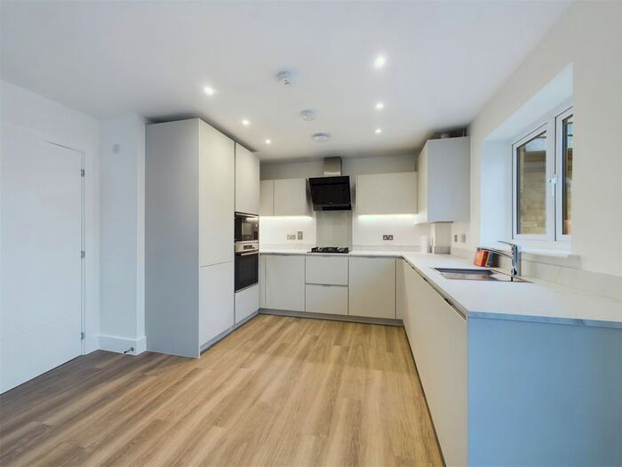 1 Bedroom Flat To Rent In Buckler Ride, Crowthorne, Berkshire, RG45