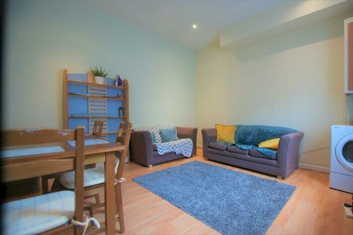 2 Bedroom Terraced House To Rent In Meadow View, Hyde Park, Leeds, LS6